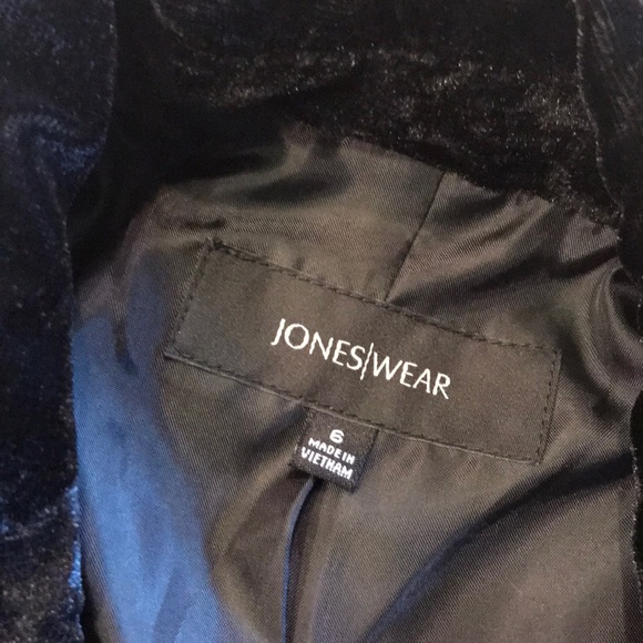 Prince Ruffle Front Velvet Jacket - Picture 5 of 6